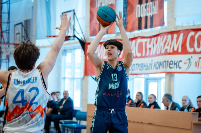 Команда Дмитрия Колтунова провела первый матч серии в Перми7